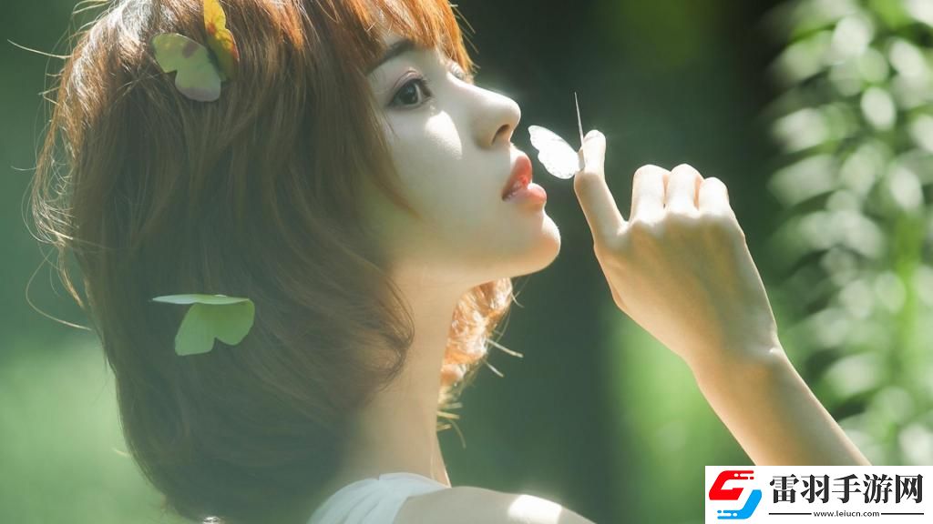 游泳馆里的两个教练孟月月：亲密无间——教练间的默契与挑战！