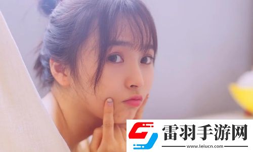 男女一起努力做豆浆