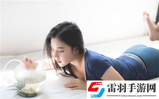 外出佩戴小玩具坐地铁