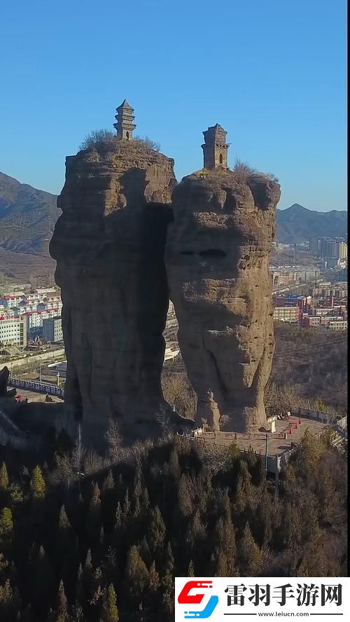 两峰映雪