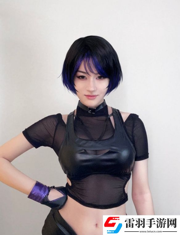 樱花妹COS生化危机艾达王这腰臀比也太致命了
