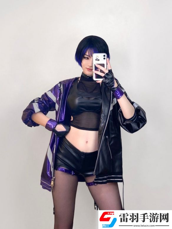 樱花妹COS生化危机艾达王这腰臀比也太致命了