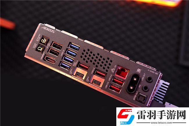 技嘉X870