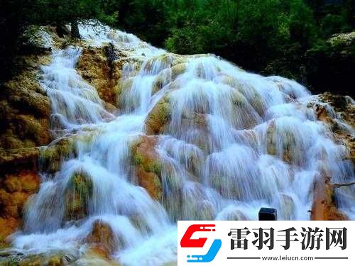 黄龙直捣溪水潺潺之美景奇观