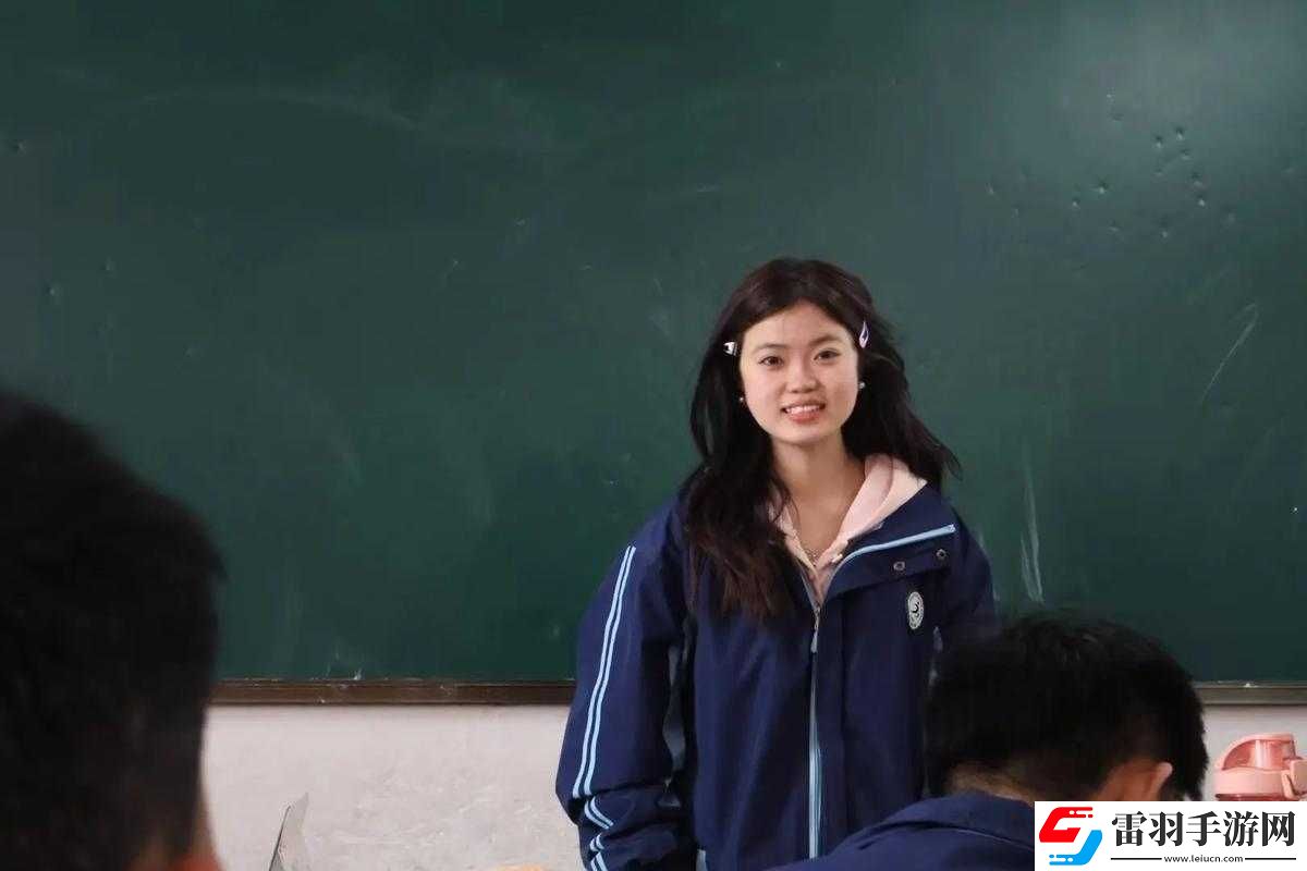 班长课上突然打开开关