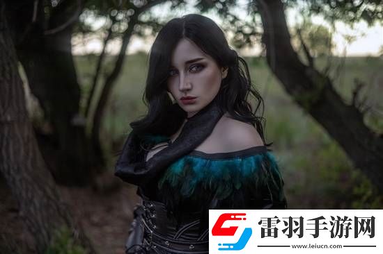 国外小姐姐COS巫师叶奈法颇具异域风情超吸睛