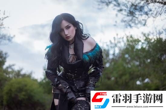 国外小姐姐COS巫师叶奈法颇具异域风情超吸睛