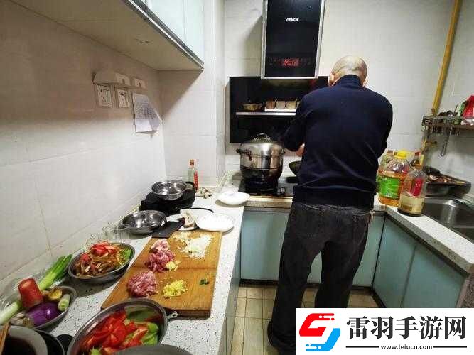 厨房一次又一次的索要