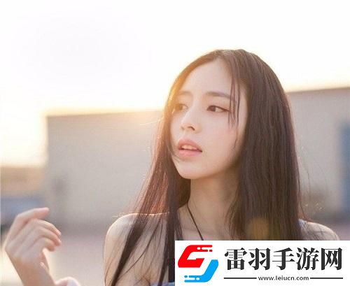 两峰夹小溪地湿又无泥诗