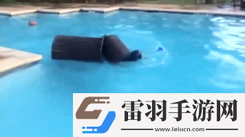 周二搞笑内涵图美女健身房碰到变态好尴尬