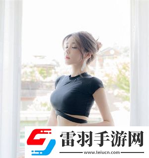 几个装修工人把我压在茶几