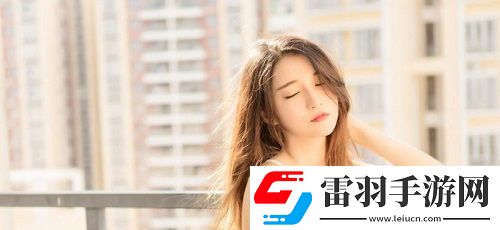 双手攀上两团高峰视频中的力量与挑战