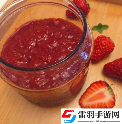 草莓放小洞榨酱