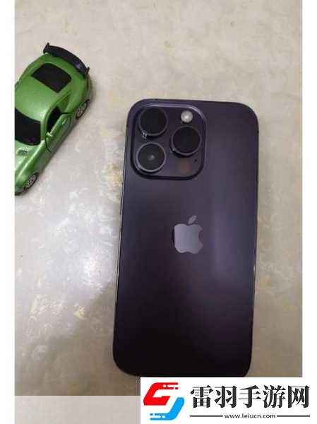 iPhone14Pro被吐槽后盖不耐划苹果品质再遭质疑