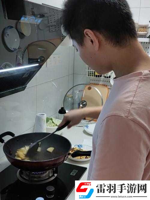老公总在我做饭时抱我这正常吗