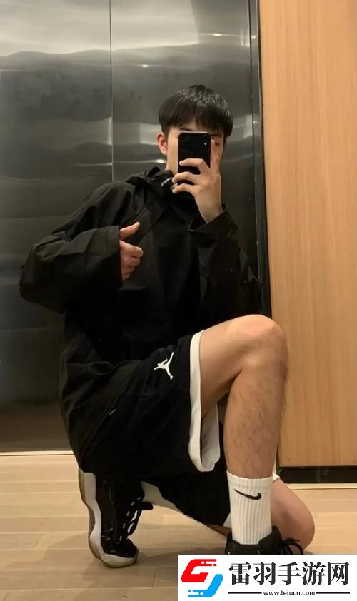 帅气体育生Gary演绎荒诞派揭秘游戏解说圈的独门秘技