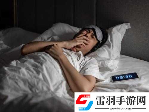 男生晚上睡不着想找点啥