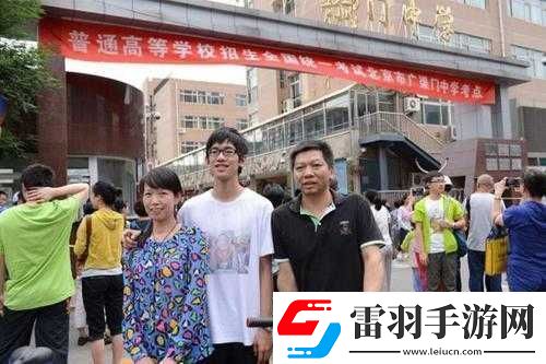 两个妈妈陪孩子高考怀孕