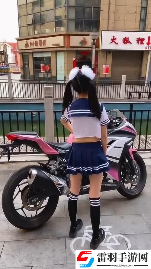 双马尾摇摇