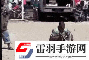 猴子来了都不知道先打哪一个动图教你怎么缓解尴尬