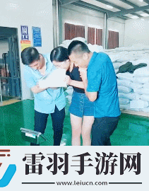猴子来了都不知道先打哪一个动图教你怎么缓解尴尬