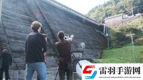 日本佐贺水库大坝惊现哥斯拉壁画！看似天成实际人为
