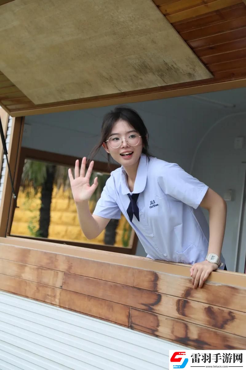 痴汉电车清纯制服女高中生bd