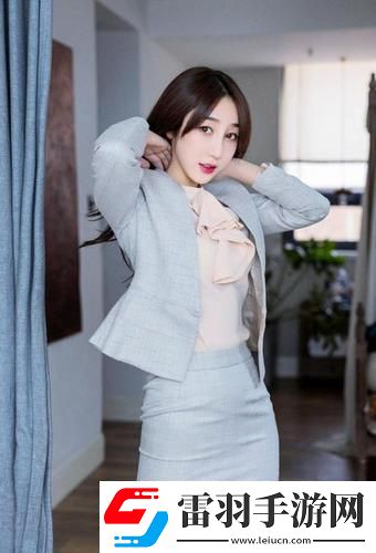中午妈妈在厨房做饭