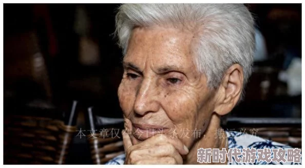 李阿姨今年四十岁竟然在社交媒体上晒出年轻时的照片引发网友热议与惊叹！