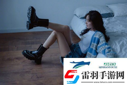几个装修工人把我压在茶几