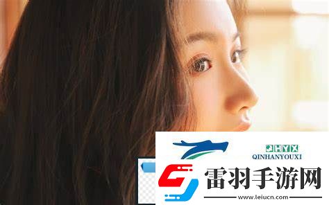 父亲有力挺送女儿的花园滋养心灵