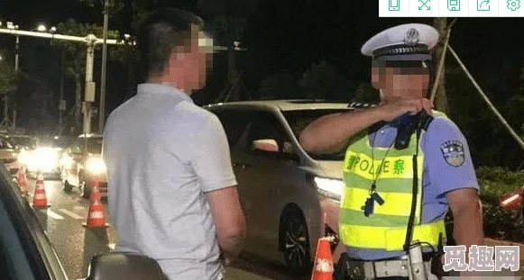 公交车掀开奶罩边躁狠狠躁说说乘客目睹惊人一幕现场气氛瞬间紧张至极引发热议！