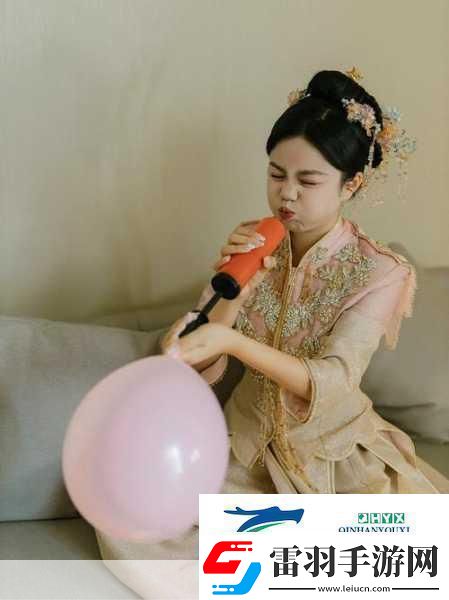女子绝活吸烟开啤酒吹气球1.女子绝活