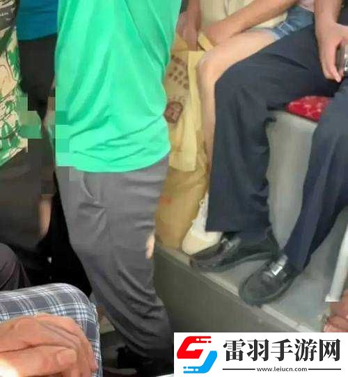 震惊公交车上竟发生这种事