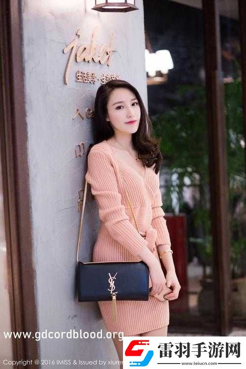 老师真丝全开袍思施视频