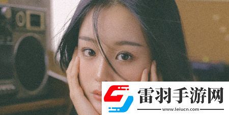 一前一后三个人一起骑自行车
